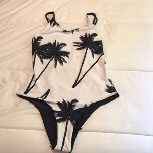 New Cupshe Bathing Suit Black/white palm trees XL